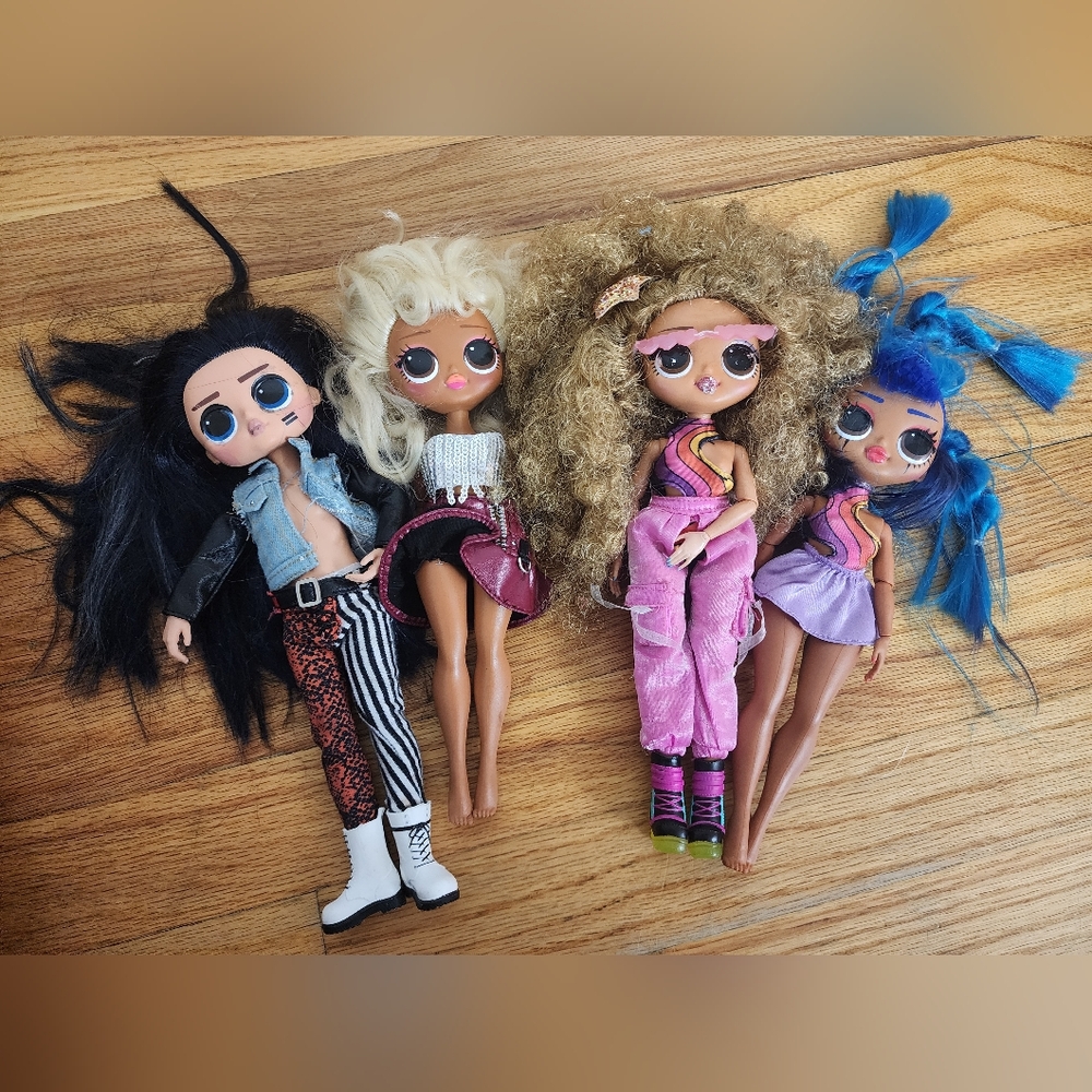OMG. 4 Set Black and Pink Fashion Dolls Set with Accessories